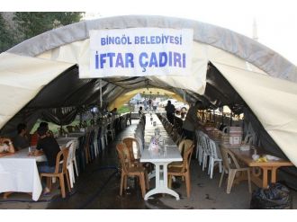 Belediye 600 Kişilik Ramazan Çadırı Kurdu