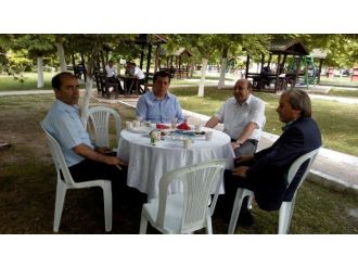 Osmaneli’deki Öğretmenlere Sakarya Nehri Kenarında Yıl Sonu Yemeği