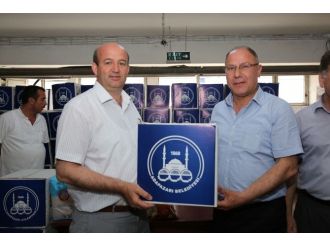 Adapazarı Belediyesi Personele Erzak Dağıttı