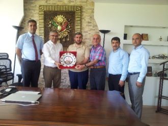 Kızılay’dan Beyza Piliç’e Teşekkür Plaketi