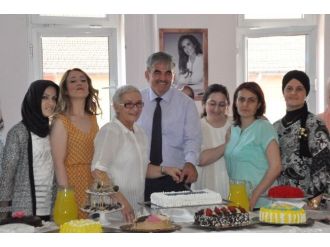 Pasta Kursuna Katılan Kursiyerler Hünerlerini Sergiledi