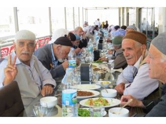 Belediye Yaşlılara Gezi Düzenlendi
