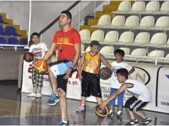 Yaz Tatilini Basketbol Öğrenerek Geçiriyorlar