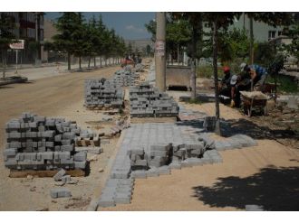 Bolvadin’de Yol Yapım Çalışmaları Aralıksız Devam Ediyor