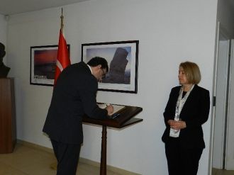 Demirel’in Vefatı Nedeniyle Priştine Büyükelçiliği’nde Taziye Defteri İmzaya Açıldı