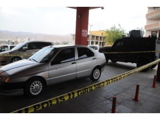 Cizre’de Uzman Çavuş Aracında Silahlı Saldırıya Uğradı
