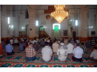 Teravih Namazında Camiler Doldu Taştı