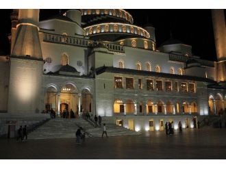 Başkent’te İlk Teravih Namazında Camiler Doldu Taştı