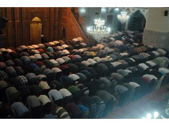 Van’da İlk Teravih Namazı Kılındı