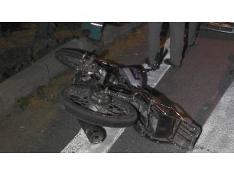 Otomobille Motosiklet Çarpıştı: 1 Yaralı