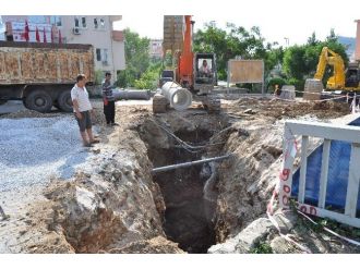 İzmir’de Elektrik Kesintisi Vatandaşları Çileden Çıkardı