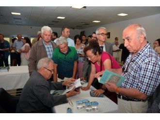 Gökovalı ‘Bitkilerin Aşkı’ Kitabını İmzaladı