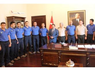 Kayıp Defineciyi Bulan Jak Ekibi Vali Balkanlıoğlu’nu Ziyaret Etti