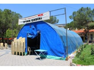 Gördes’te İftar Çadırı Kuruldu