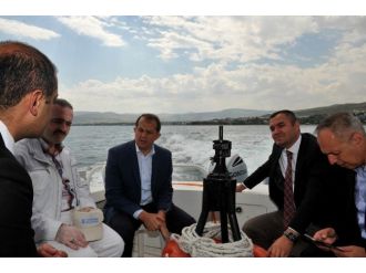 Van Valisi Taşyapan, Van Gölü Sahillerini İnceledi