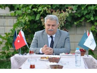 Neü Rektörü Şeker Çarşamba Söyleşilerinin Konuğu Oldu