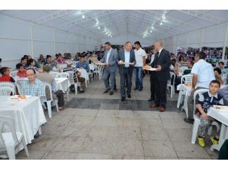 Düzce Belediyesi İftar Çadırı Kurdu
