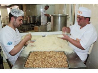 Erzurum’da Ramazan Sofralarının Vazgeçilmez Tatlısı: Kadayıf Dolması