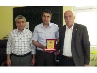 Tayini Çıkan Personele Plaket