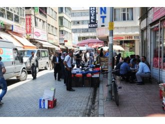 Van Sokakları Seyyar Satıcılarla Dolup Taşıyor