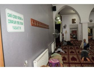 Sıcaktan Bunalan Vatandaşlar Klimalı Camilere Akın Etti