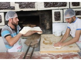 Siirt’te İlk Ramazan Pidesi Çıktı