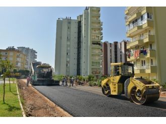 Konyaaltı’nda Sıcak Asfalt Çalışmaları Devam Ediyor