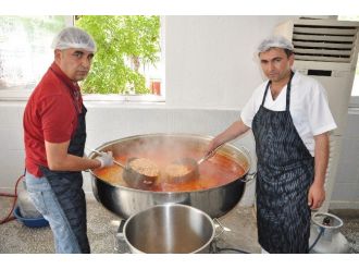 Elbistan’da Günde 20 Bin Kişiye Sıcak Yemek Dağıtılacak