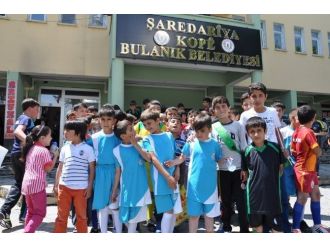 07-13 Yaş Futbol Turnuvası Coşkuyla Başladı