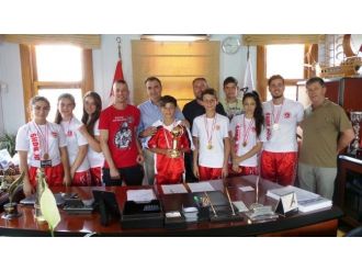 Başkan Gençer’den Kick Boksçulara Ödül