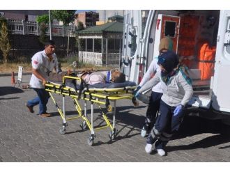 Kamyonet Tarlaya Uçtu: 1 Yaralı