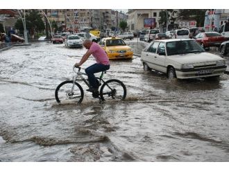 Tokat’ta Güneşli Hava Yerini Yağmura Bıraktı