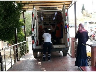 Mut’ta Traktör Devrildi: 2 Yaralı