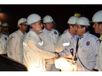 Enerji Bakanı, İlk İftarını Maden Ocağında Yaptı