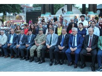 Sultanahmet’te Atılan Topla 12 Bin Kişi Orucunu Açtı