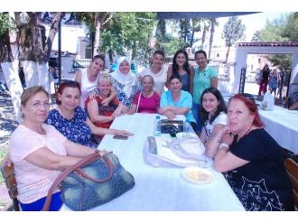 Kadın Akademisine Otizm Federasyonundan Teşekkür Plaketi
