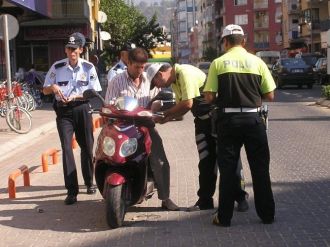 Polis Balkon Sefası Yapanların Huzurunu Kaçıranlara Affetmeyecek