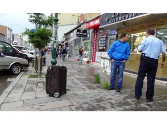 Üniversite Öğrencilerinin Unuttuğu Valiz Polisi Alarma Geçirdi
