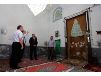 Vali Çomaktekin’den Restore Edilecek Camide İnceleme