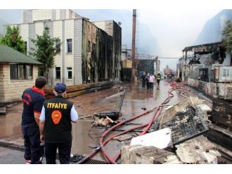 Kocaeli’deki Fabrika Yangını Kontrol Altına Alındı