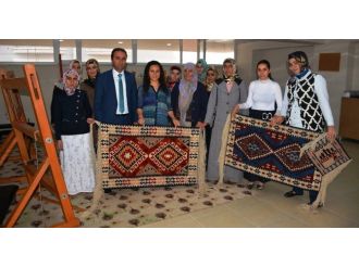 Kursiyerler İlk Kilimlerini Tamamladılar