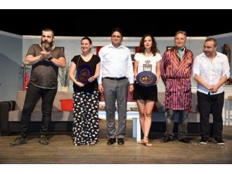 Aşka Olan Meylim Senin Yüzünden Adlı Oyun Aliağa’da Sahnelendi