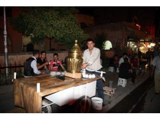 İftar Sonrası Salep Yoğun İlgi Görüyor