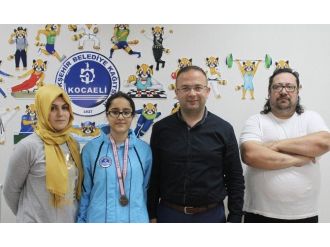 Masa Tenisinde, Kağıtsporlu Betül Üçüncü Oldu
