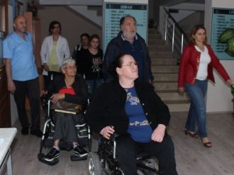 Engelli Öğrencilere Kıyafet Yardımı
