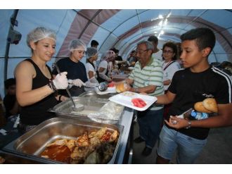 Bayraklı’da Ramazan Coşkusu