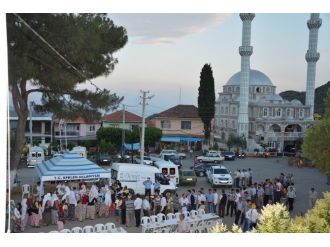 Efeler Belediyesi İlk İftarını Eğrikavak Mahallesi’nde Verdi