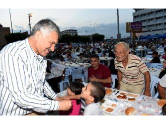 Karalar, Ramazan’ın İlk İftarını Vatandaşlarla Açtı