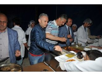 Çağlayan, İlk İftarını Vatandaşlarla Yaptı