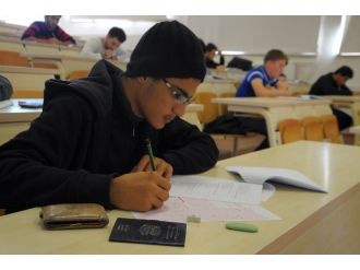 Yabancı Uyruklu Öğrenci Başvuruları Sürüyor